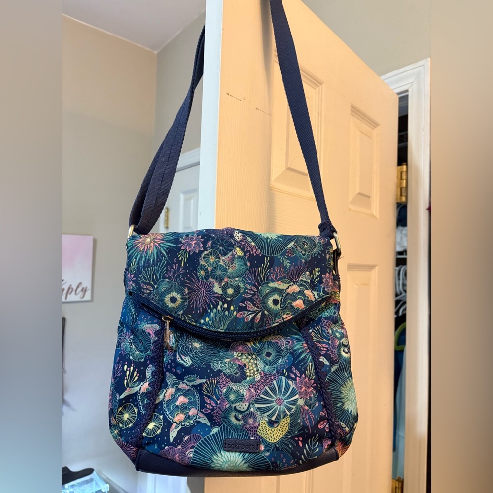Sakroots crossbody foldover turtle bag